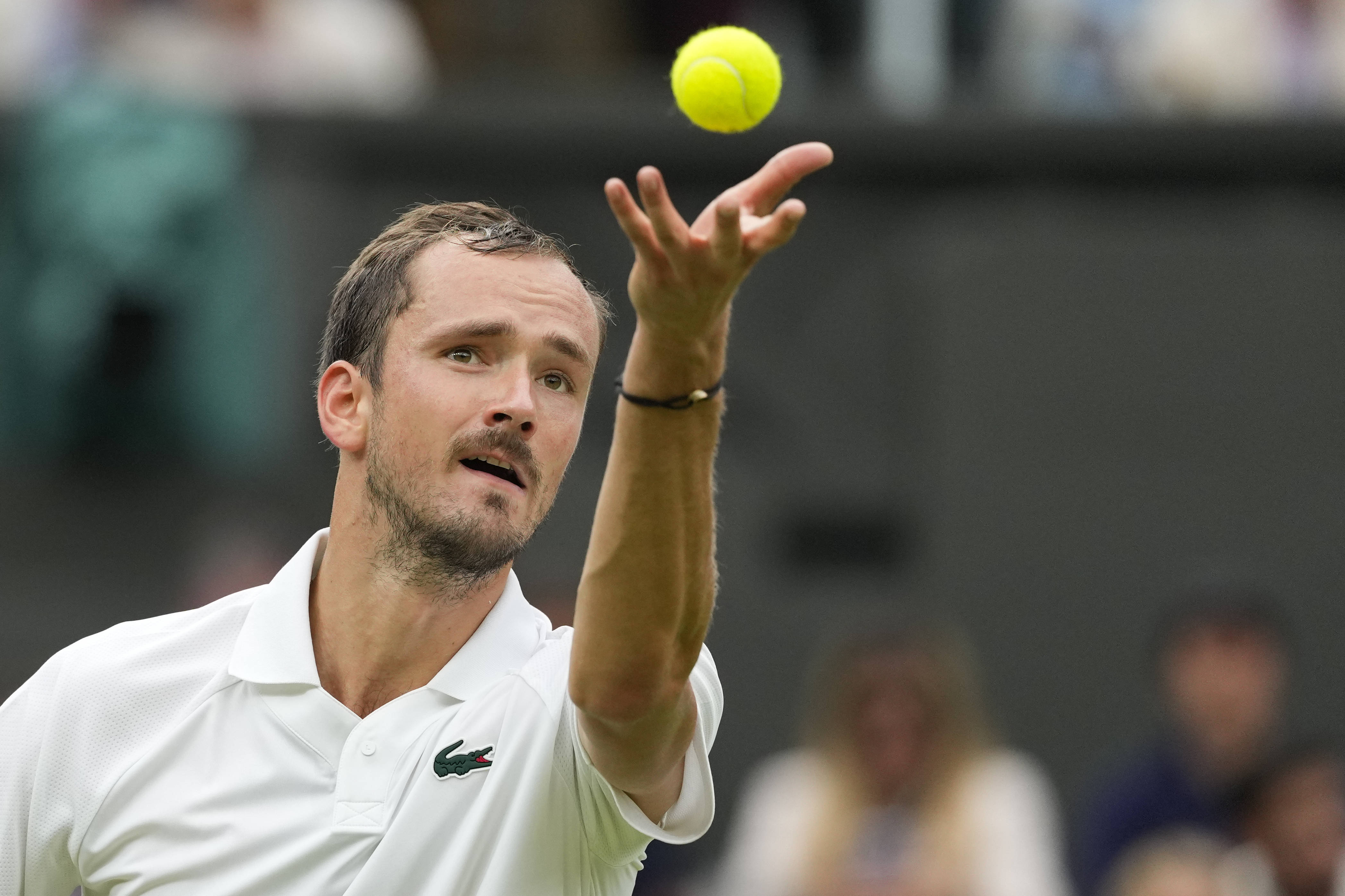 九游娱乐官方网站-意大利网球队完胜世界网球队，梅德韦杰夫高光表现的简单介绍