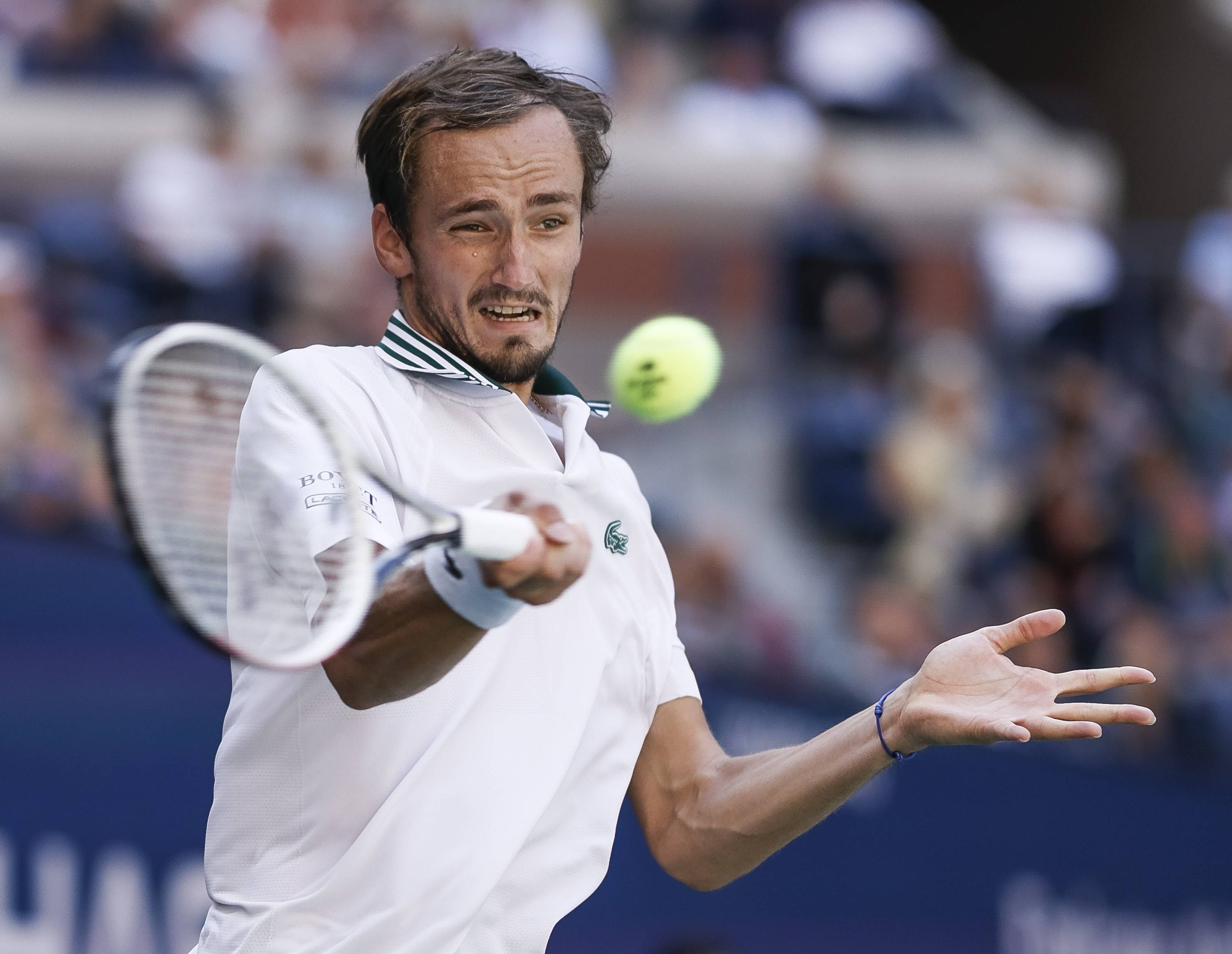 意大利网球队完胜世界网球队，梅德韦杰夫高光表现的简单介绍