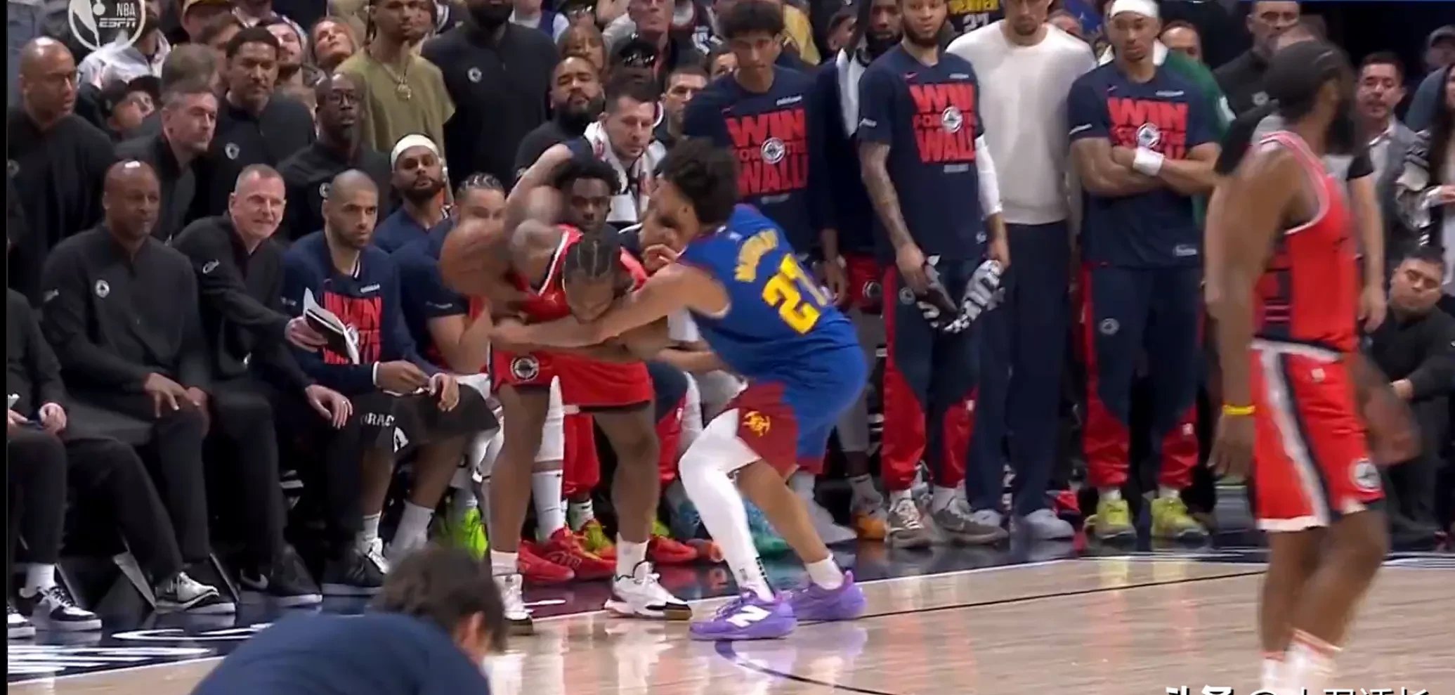 九游APP-墨西哥男篮鏖战美国男篮，波特打破历史纪录的简单介绍