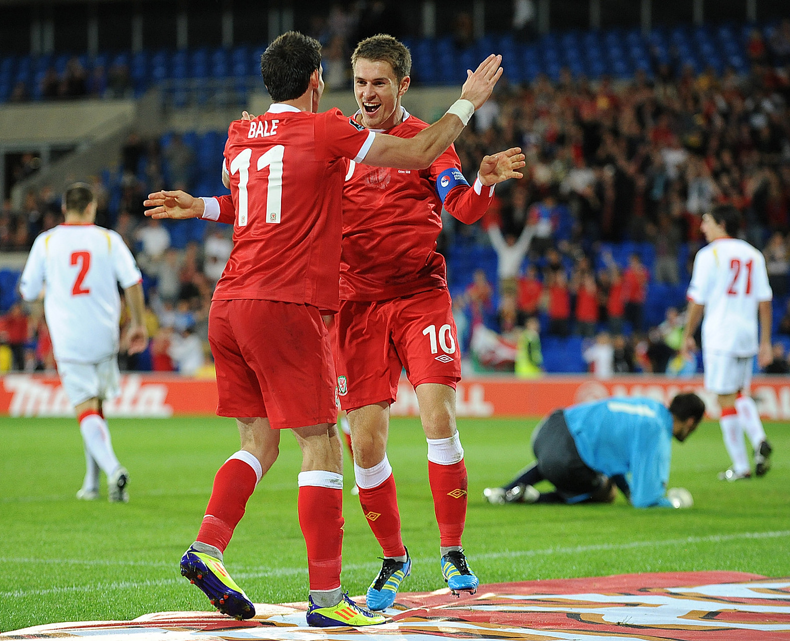 关于瑞典负西班牙，欧洲杯预选赛升温进行的信息