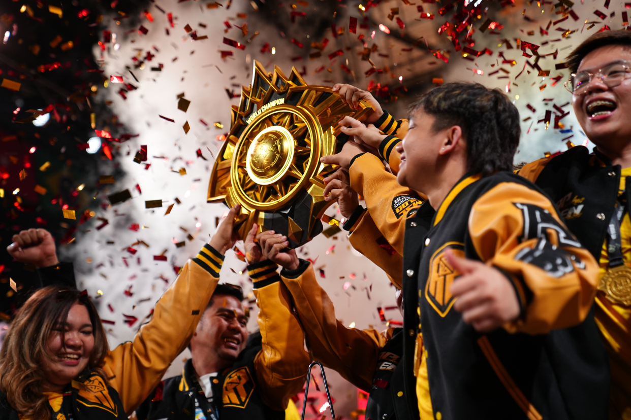 球场上的胜利,体现团队合作精神 球场上的胜利,体现团队合作精神