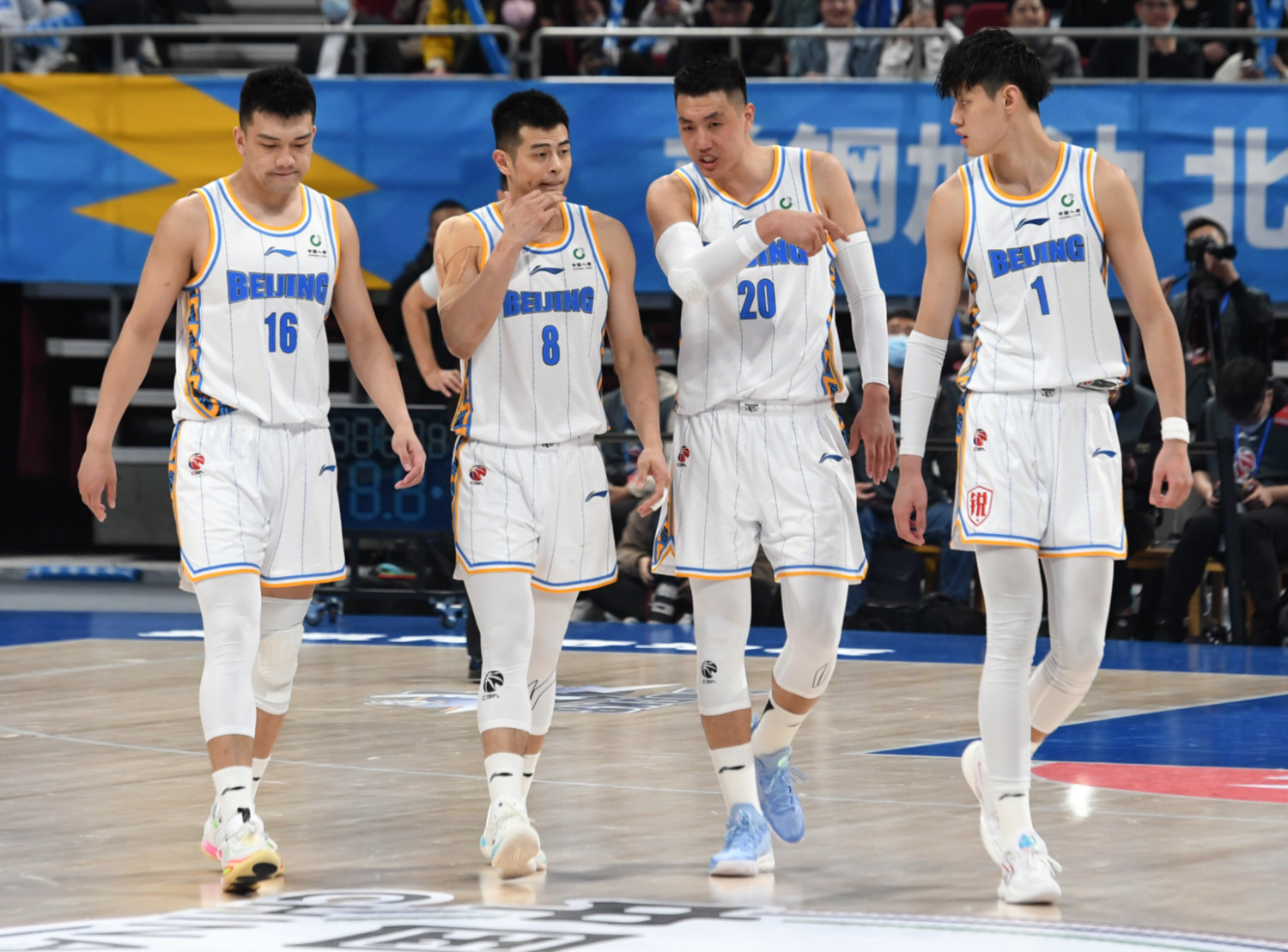 中国篮球赛场上球员技压群雄的简单介绍