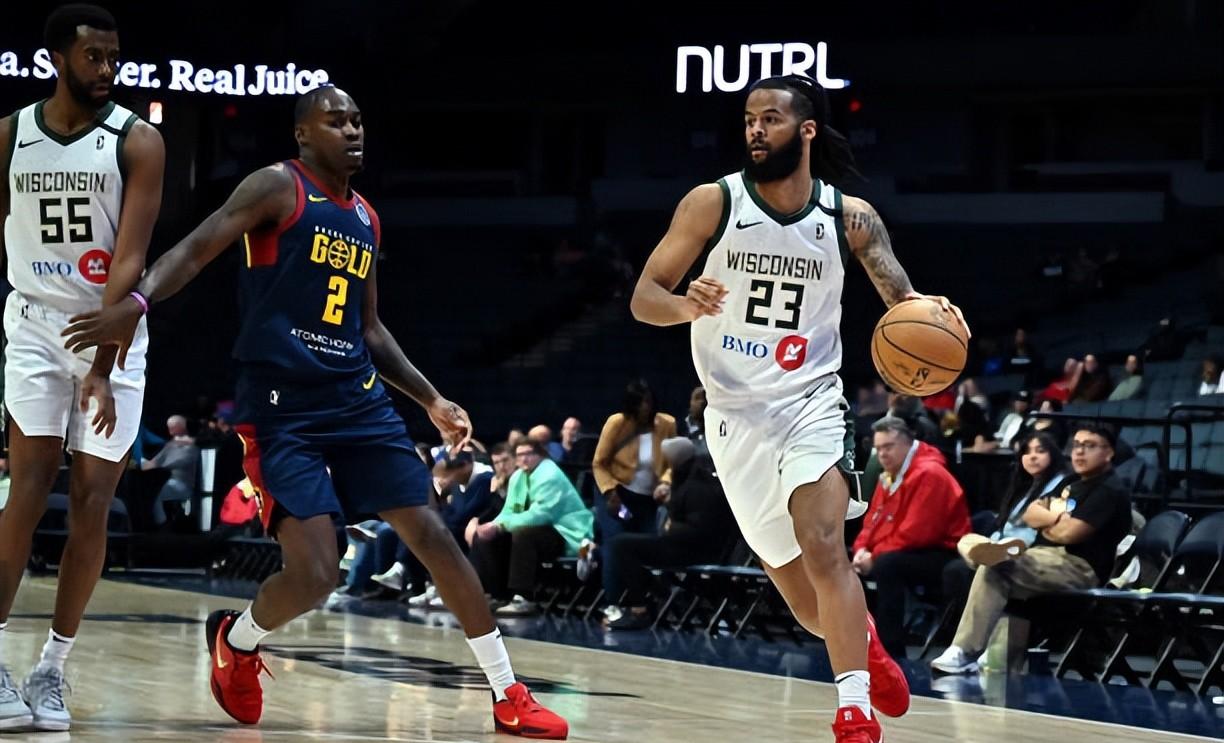 雄鹿胜马刺，米德尔顿27分