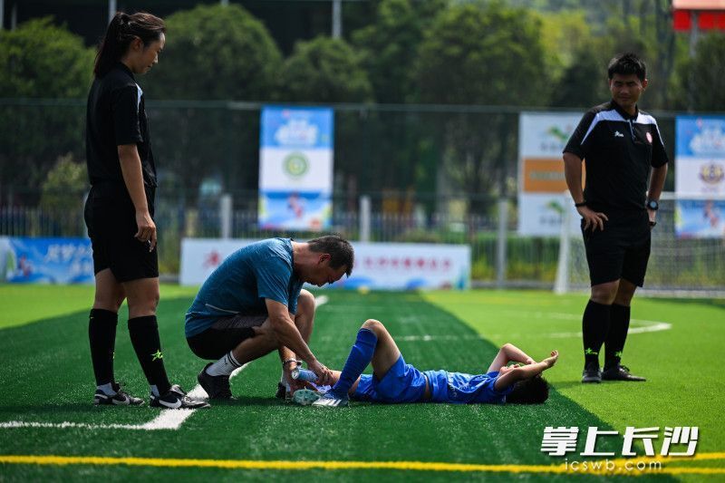 球场上精彩纷呈的足球新闻曝光的简单介绍