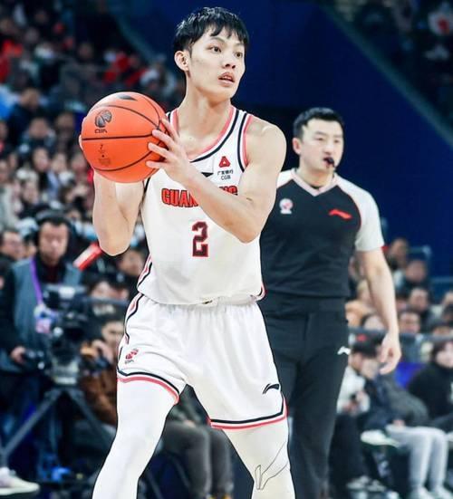 包含青海男篮对战内蒙古队，比赛节奏快速搏杀异常惊心的词条