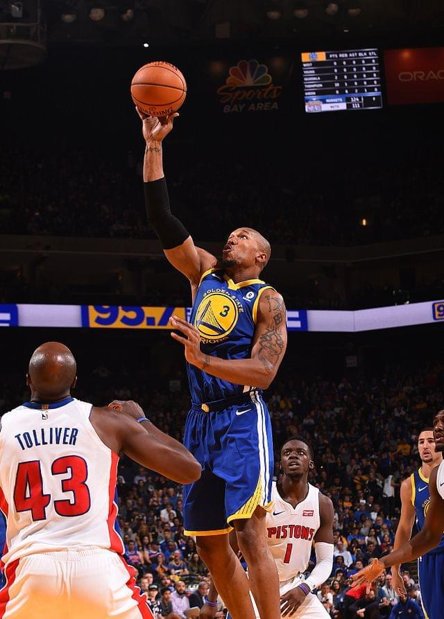 包含活塞全队传球流畅，合作默契带领球队奏凯胜利的词条