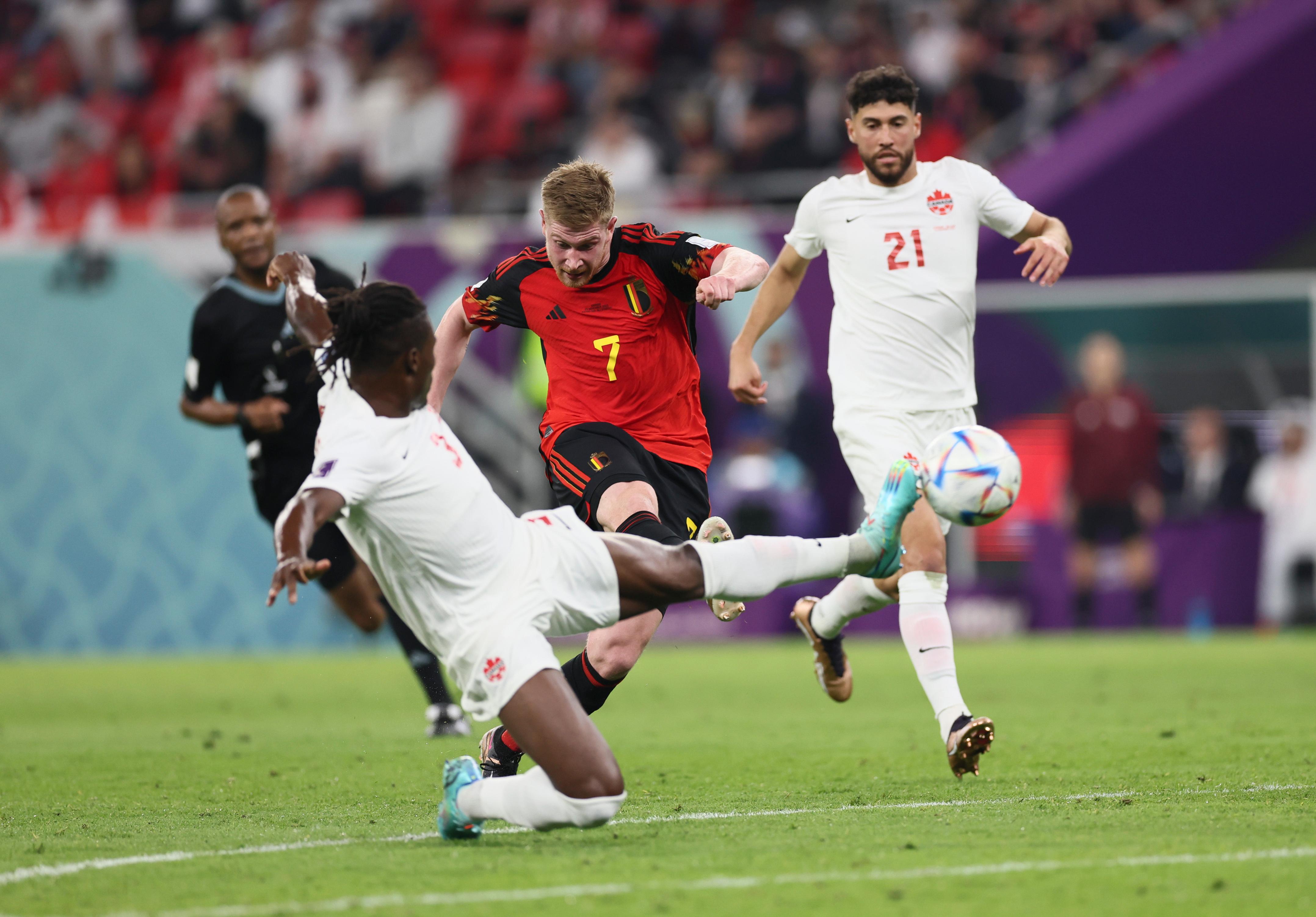 世界级足球赛事展现竞技风采