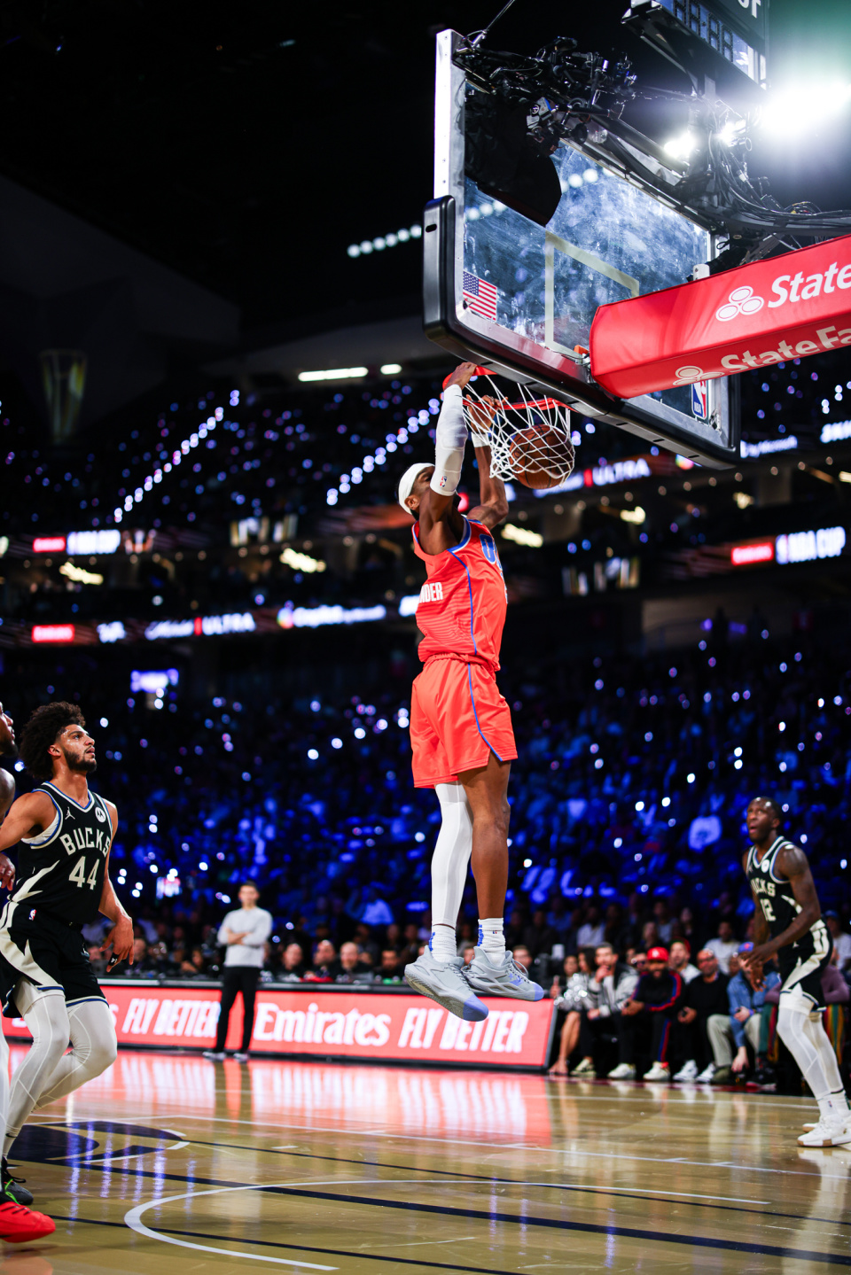 雄鹿击败人，继续保持领先优势