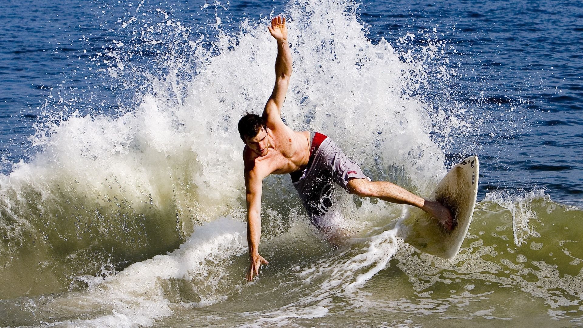 黄潜艇提前终结悬念，布雷默一役封神—哥斯达黎加之夜与欧冠决赛的永恒交响