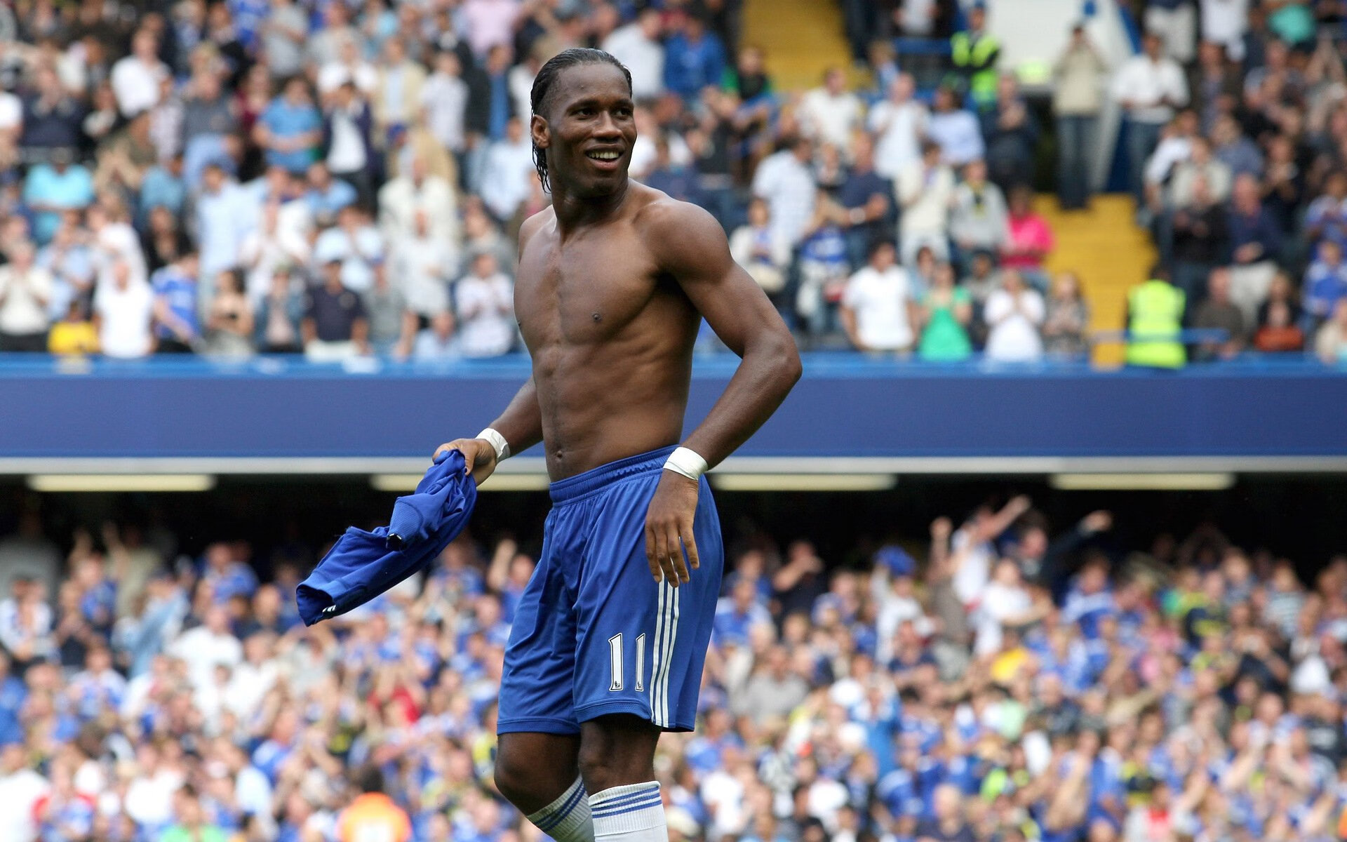 塞恩斯点燃赛场，阿斯顿马丁横扫法拉利，一场颠覆性的胜利